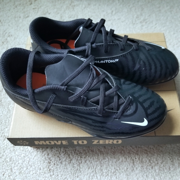 Nike Soccer Cleats Jr Phantom GX club FG/MG - Picture 9 of 10